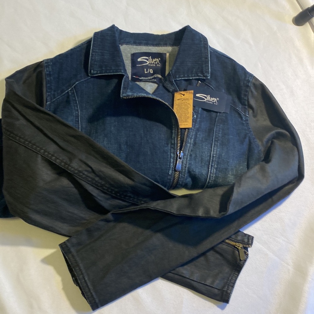 Silver Jean Co woman’s zip up jean jacket size L. NWT